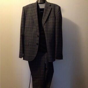 Men’s express slim suit.  NEW